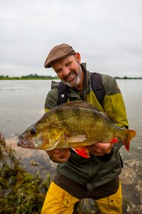'We leven in een verstedelijkt land. Velen hebben nog weinig weet van de natuur. Met als risico dat het maatschappelijk draagvlak voor de natuur op termijn afkaft. Juist door mensen in contact te brengen met de natuur, door mensen te laten genieten, versterk je je verhaal, creëer je de nodige betrokkenheid.’ - Marco Kraal van Sportvisserij Nederland