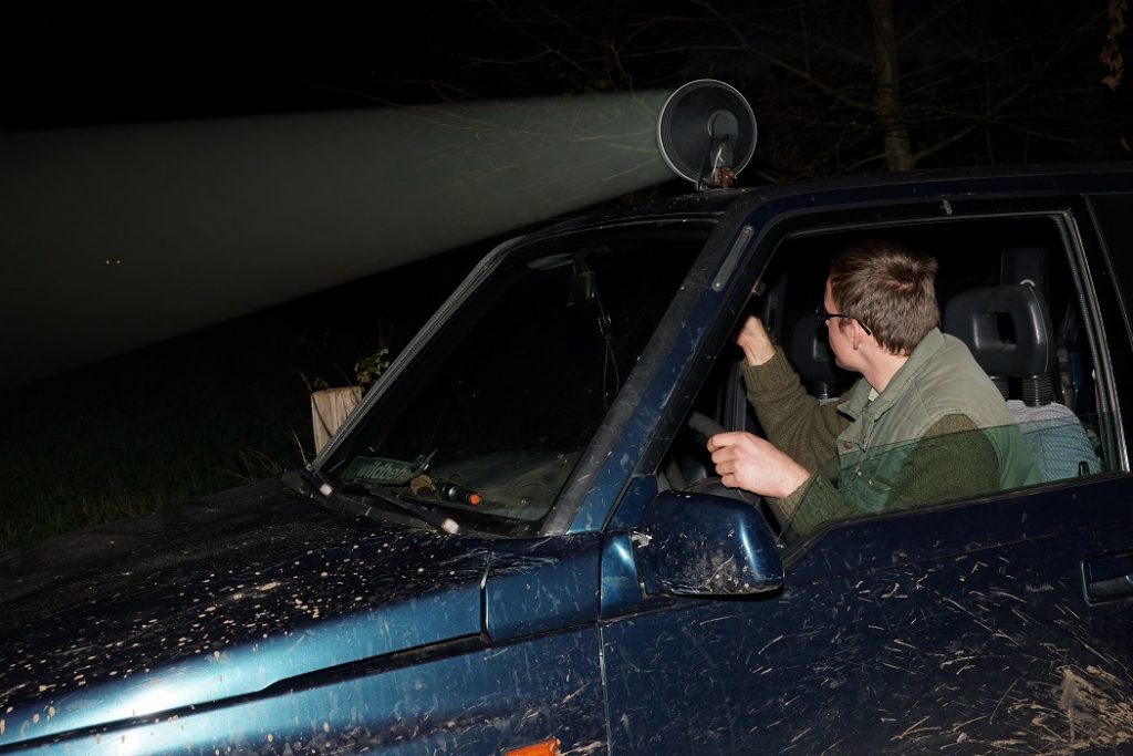 Jagers pleiten voor een meersporenbeleid: broedgebieden voor weidevogels inrichten én actief roofdieren bejagen.