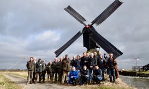 Jagersvereniging Limburg bezoekt patrijzenproject Brabants Landschap