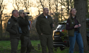 Jagersvereniging ontvangt Kamerleden in het veld