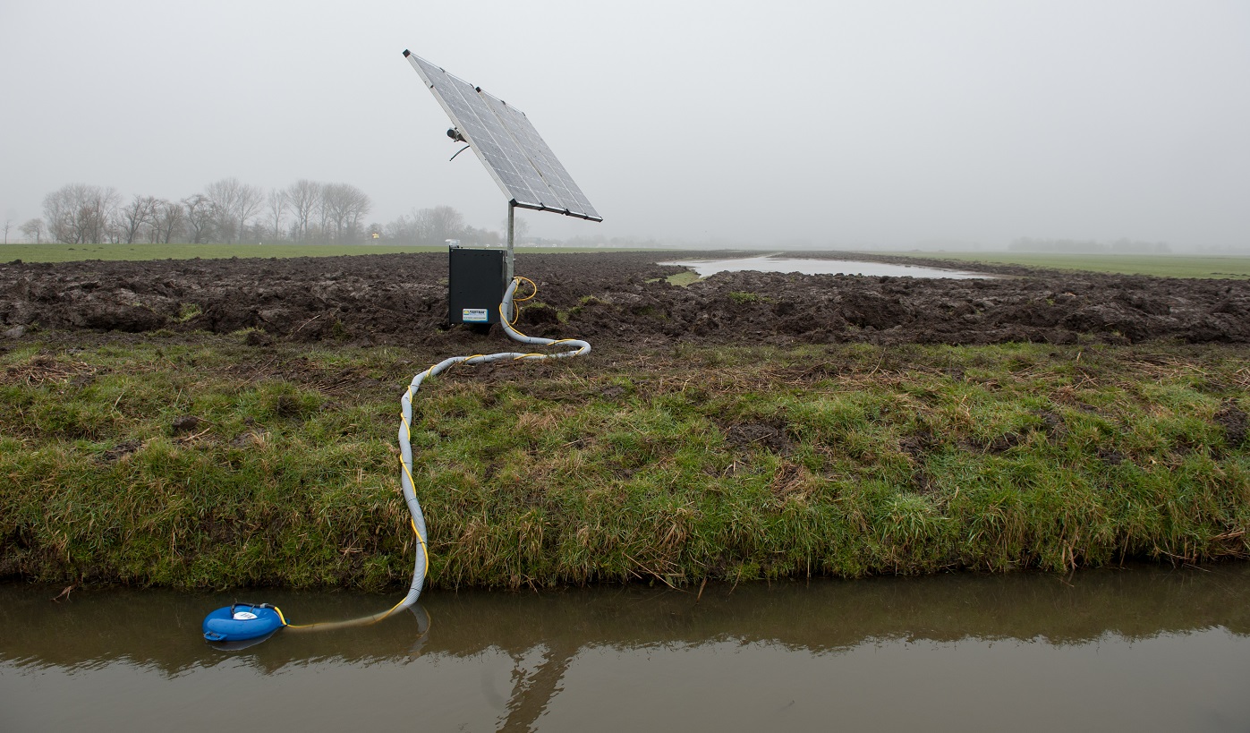 Plasdraspomp voor weidevogels_Anoeska van Slegtenhorst